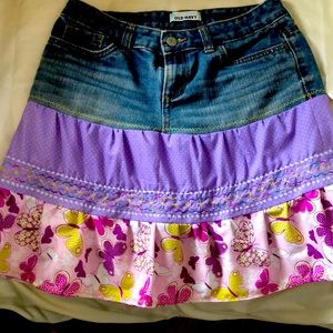 This custom made skirt is 17” in length and the waist is 26”.